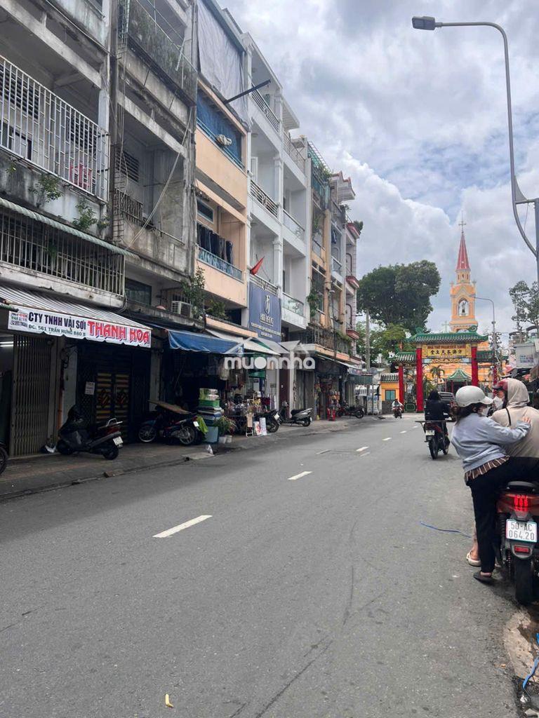 Nguyên căn mt 557 trần hưng đạo. dt : 4 x 20m. 4 tầng