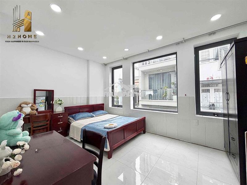 Ban công full kính 30m2 ngay 995 hoàng sa - q.3 : 6.x tr/th