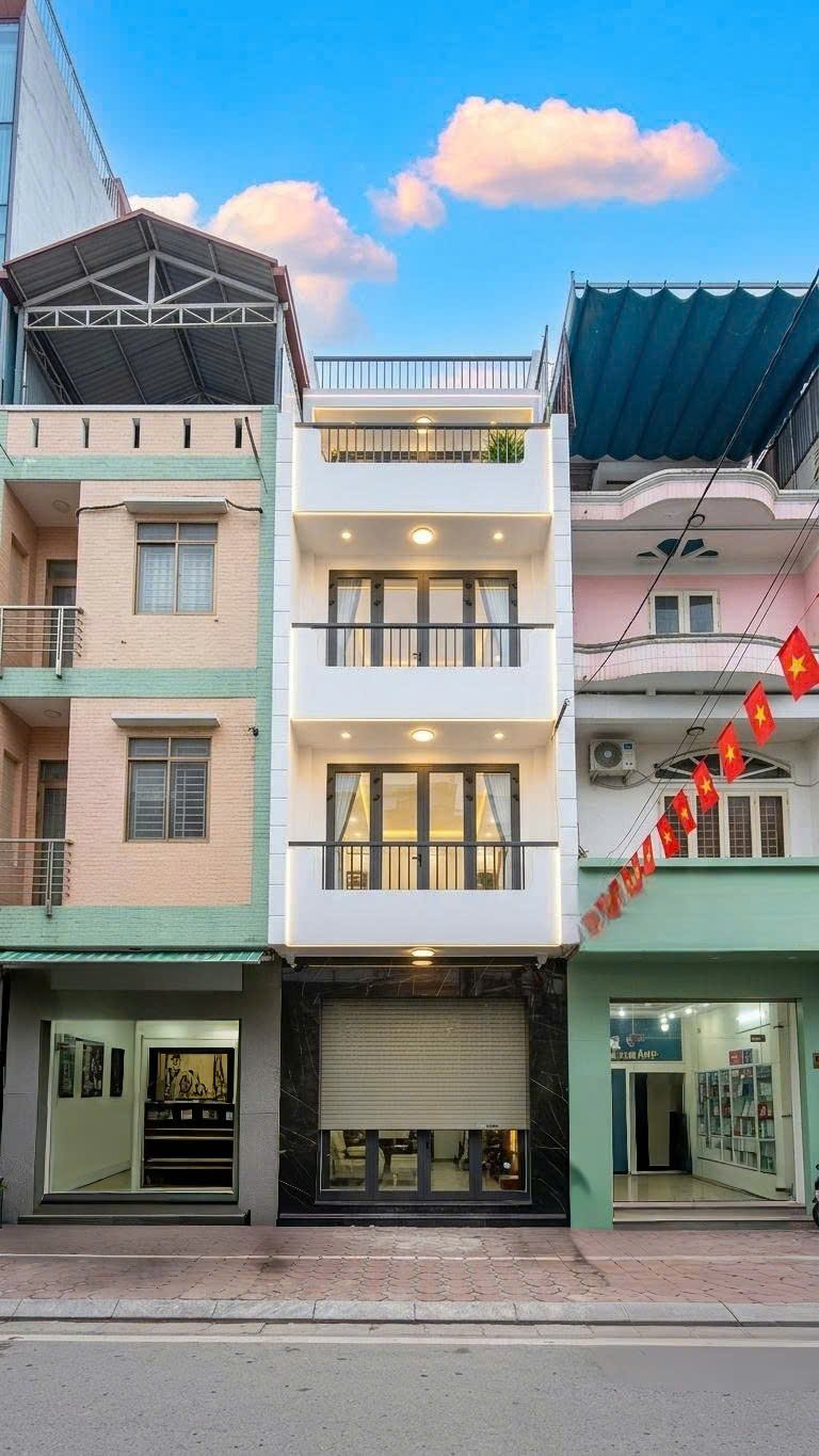 Nhà đẹp hẻm xe hơi đường sư vạn hạnh 1 trệt 3 lầu quận 10 giá 11,8 tỷ