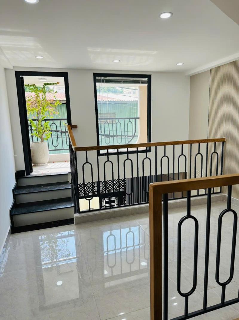 Nhà đẹp 3 tầng- hxh trần thị trọng- p15- gần nhà ga t3 ( 3.5 x 10m ) -giá chỉ 6.05 tỷ tl - 4