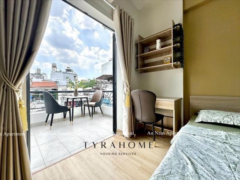 Căn hộ 1 phòng ngủ ban công xl – giáp q1 (sát phan xích long )