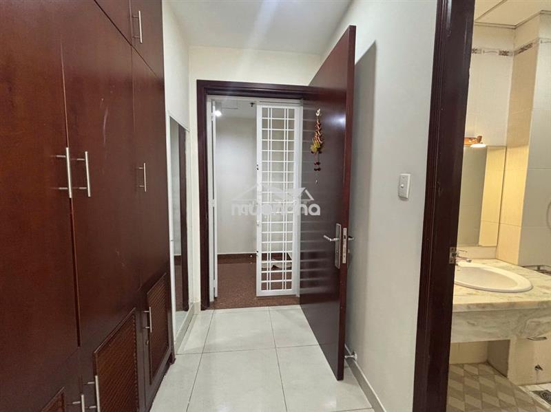 Chung cư lữ gia plaza cho thuê căn 100m2, 3 phòng,1 số nội thất ở liền
