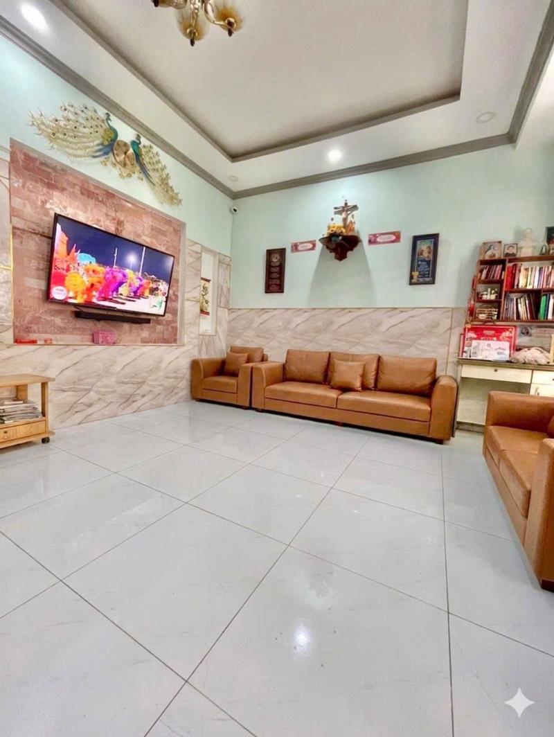 🏡 Nhà 2 tầng – hẻm xe hơi 5m thông – giá chỉ 4,15 tỷ  một căn nhà đáng xem dành cho gia đình muốn an cư hoặc nhà đầu tư tìm sản phẩm giữ giá.   - 3