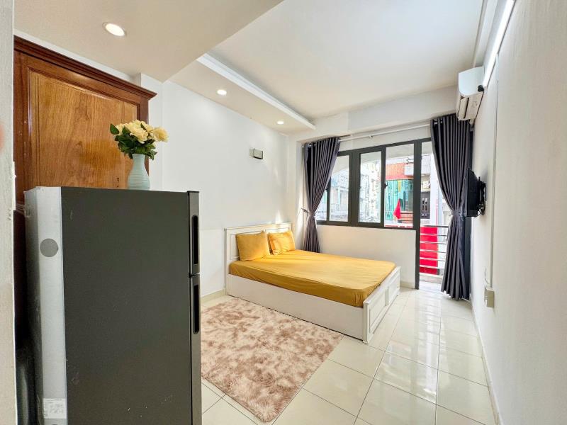 Phòng ban công ngay cầu vượt 3/2 đại học ueh, vạn hạnh mall - 2