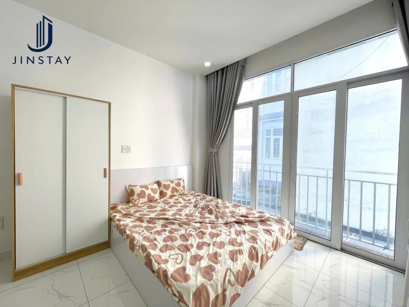 Cho thuê căn hộ dịch dụ full nội thất ban công thoáng
