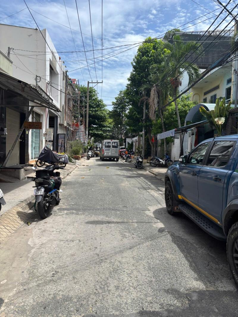 Gần đần sen – hẻm xe tải thông - hoà bình -tân phú- dt:4*20m- 11 tỷ 2