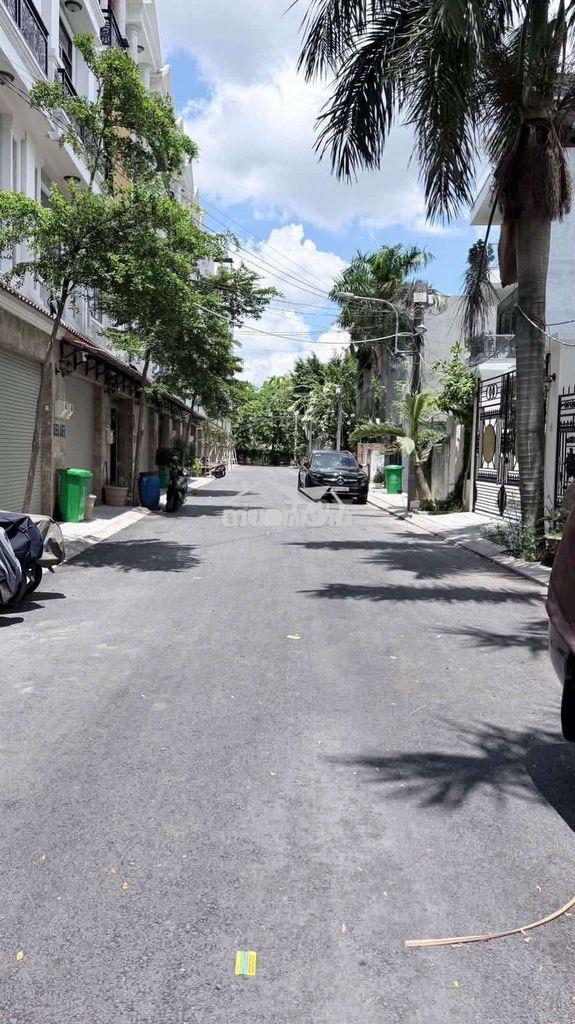 Bán nhà có gara ô tô gần vạn phúc  - 2