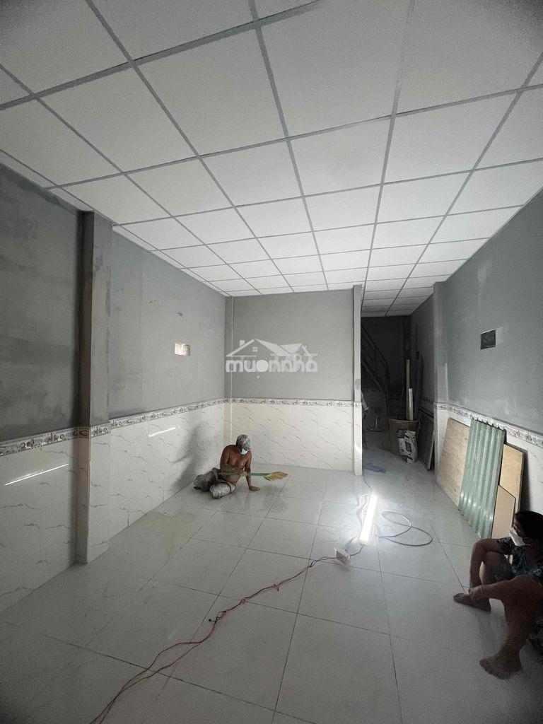 Nhà nguyên căn gần kho b 2pn 2wc giá 6tr - 3