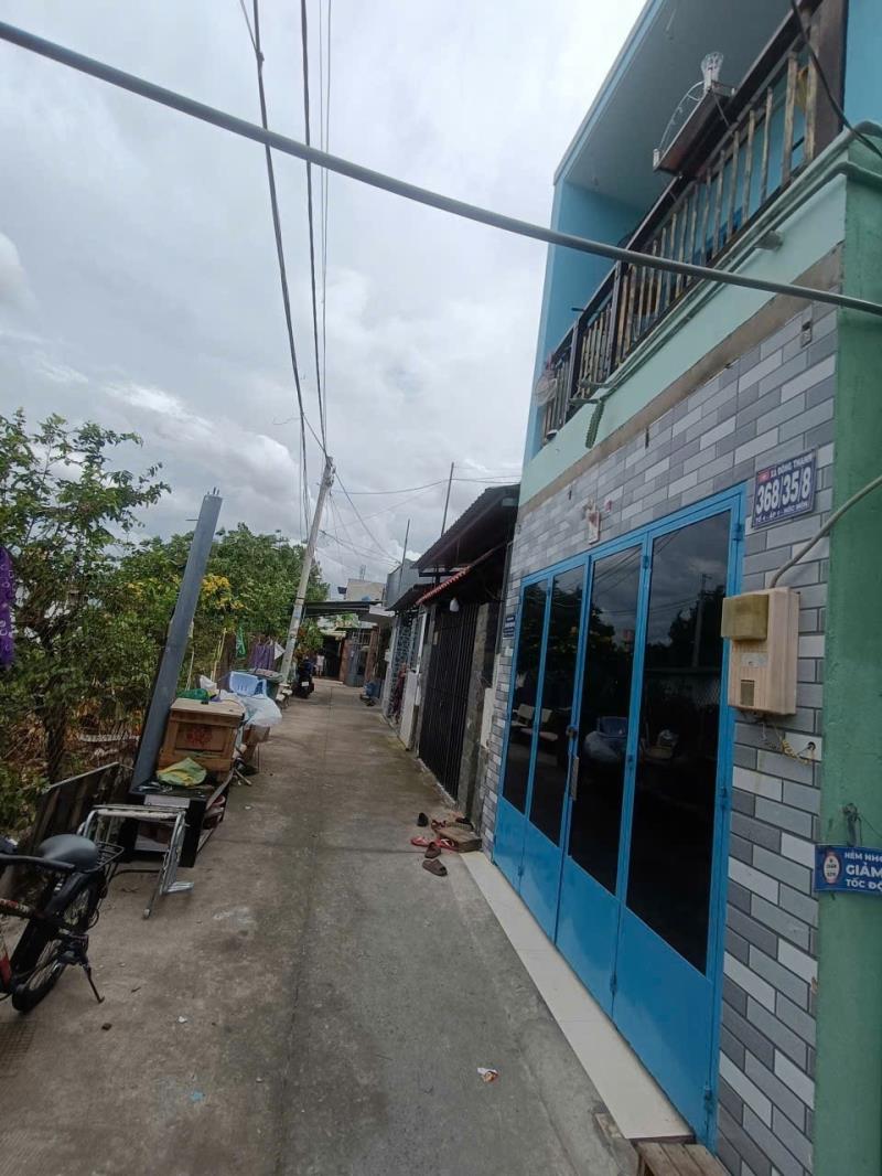 Nhà 1 lầu, 5 phòng ngủ, có phòng ngủ tầng trệt. căn góc 2 mặt hẻm 4m, nhà thoáng, xe hơi đậu cửa. - 3
