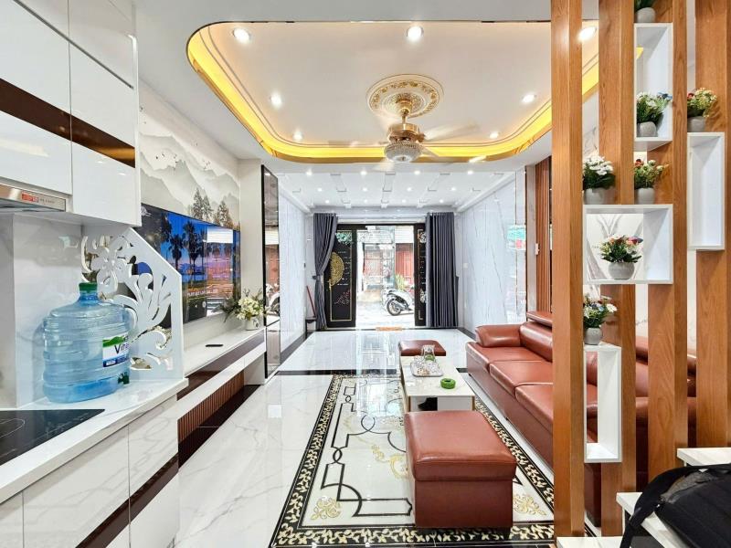 Trung tâm q.3 - trần quang diệu – dt: 4*9m – 5 tầng – 10 tỷ 2 - 3