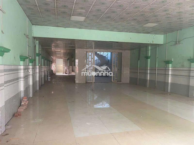 Kho rộng có chổ ở lại đường trần đại nghĩa gần vòng xoay dt 300m2 giá 