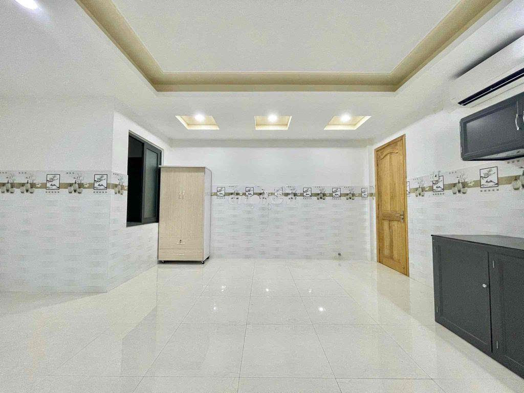 Studio siêu bự ngay ngã tư ga - 4