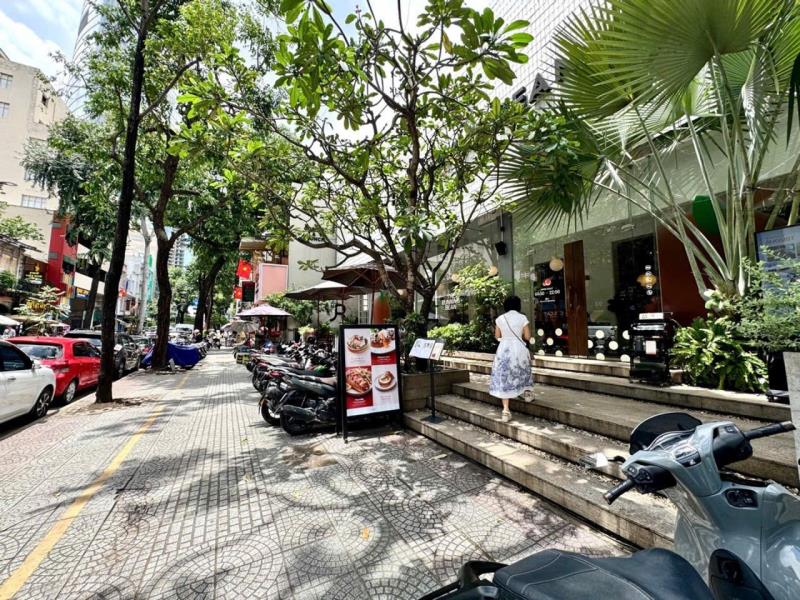 Kế phố đi bộ nguyễn huệ - mặt tiền hồ tùng mậu - q.1 - dt: 4*18m - 80 tỷ - 2