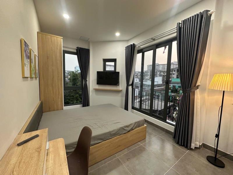 Studio full nội thất - ban công, cửa sổ trời - ngay chân cầu bông thuận tiện di chuyển các quận