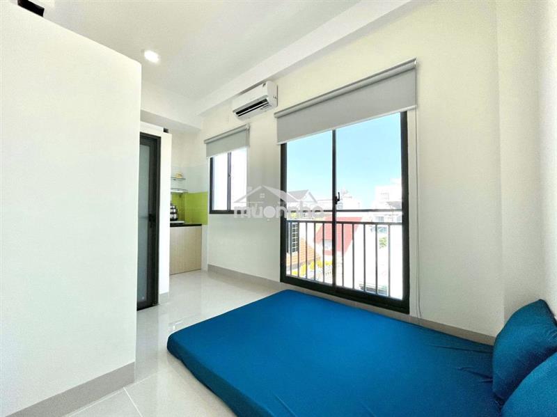 Phòng mới xây cửa sổ thoáng gần hàng xanh, bùi đình túy