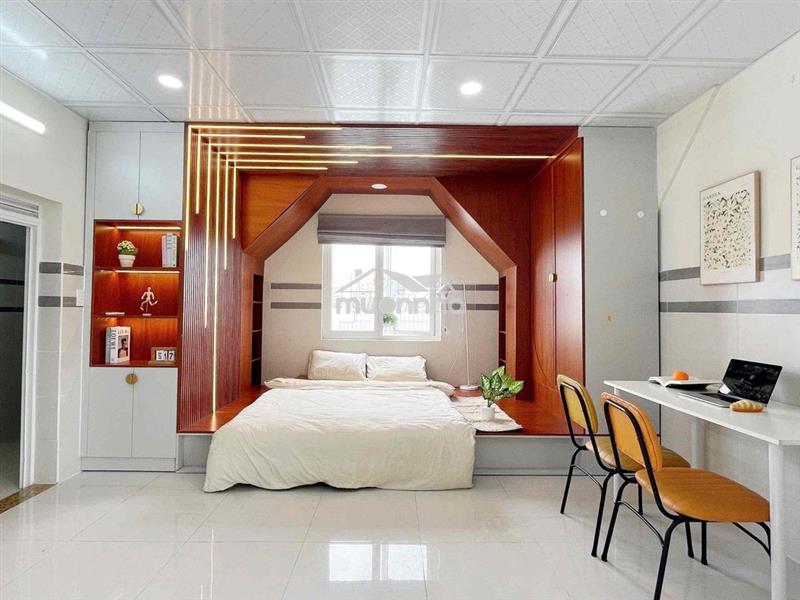 Căn hộ full nt ban công ngay cổng đại học văn lang