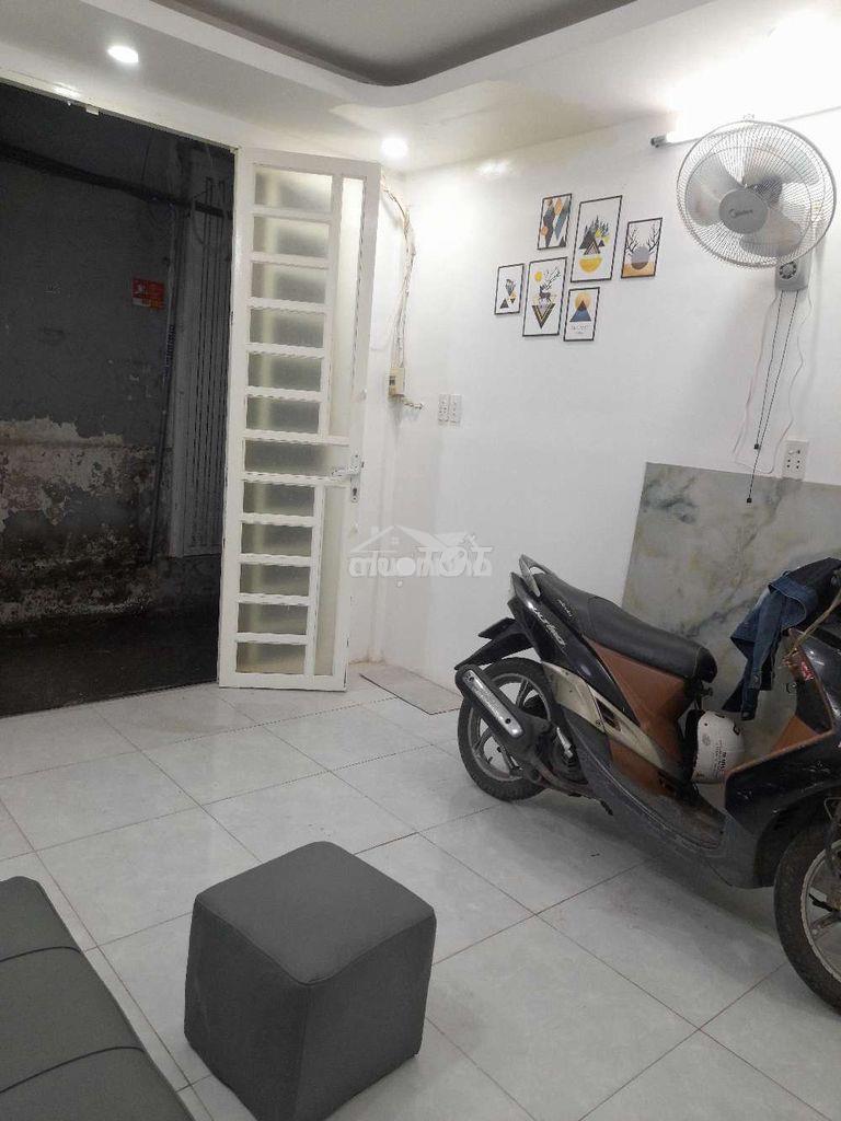 Nhà q1 1 trệt 1 lầu nội thất cb đầy đủ, mới sạch sẽ hẻm nhỏ - 2