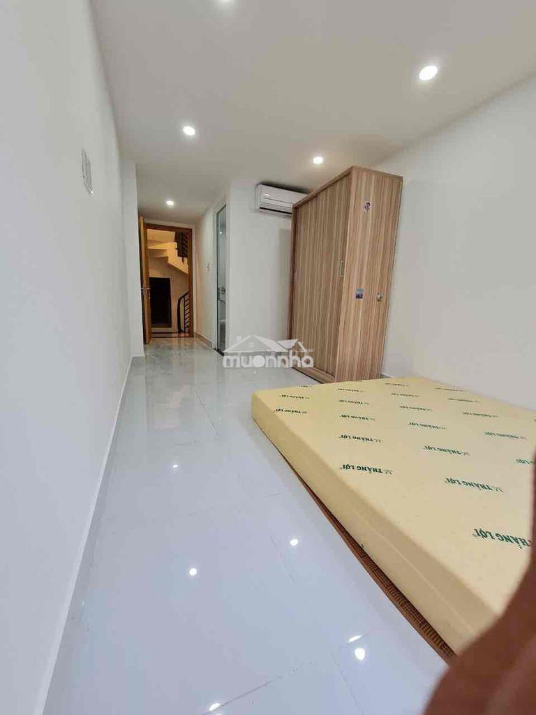Phòng máy lạng ngay gần đại học luật q4 - 3