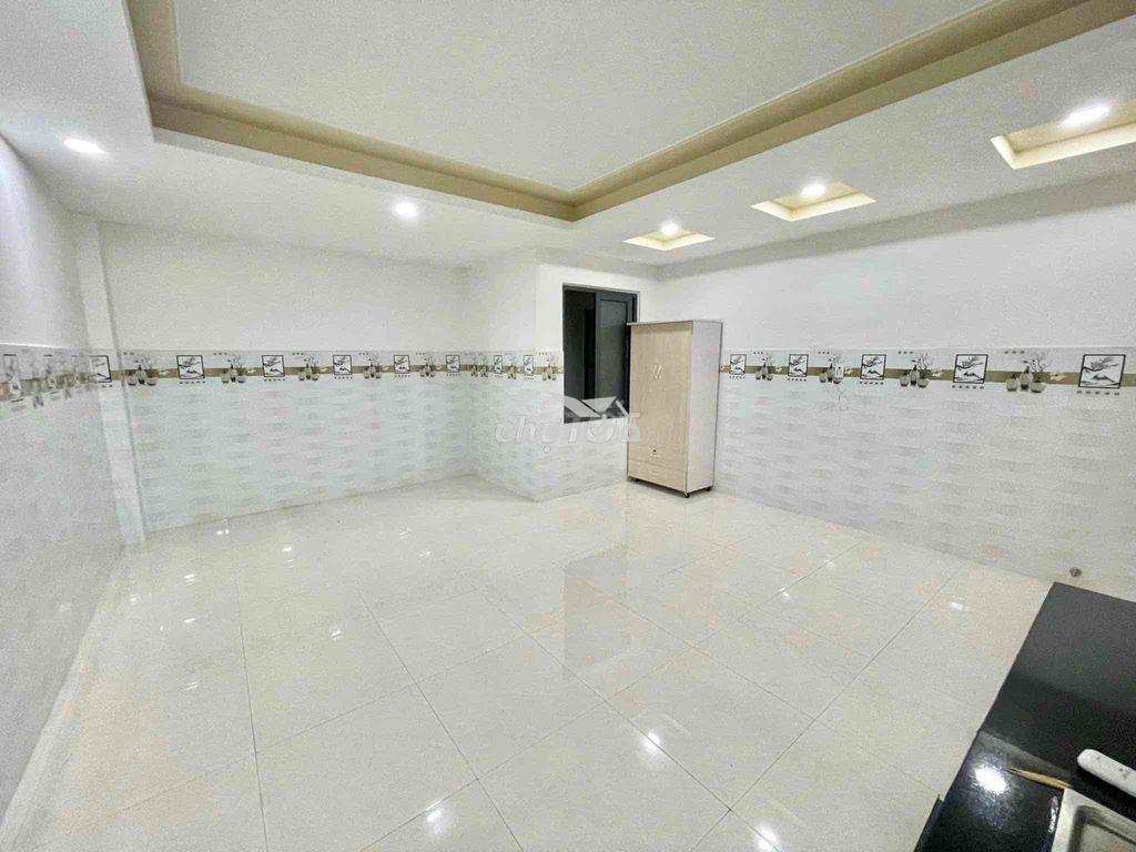 Studio siêu bự ngay ngã tư ga - 2