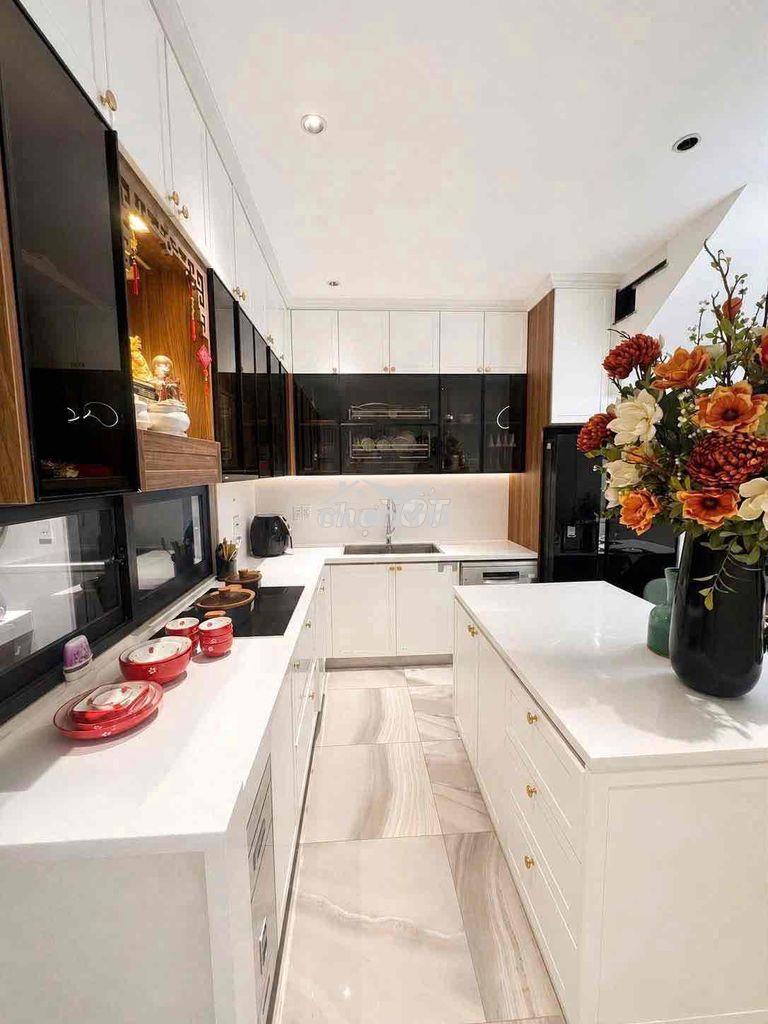 Cho thuê nhà đẹp 3 tầng 4 pn khép kín full nội thất khu biển mỹ khê
