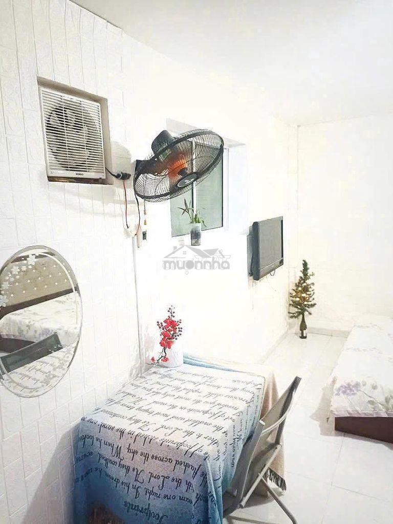 4tr5 p.cửa sổ full nội thất m, giường tủ... trần quang diệu , q3 - 3