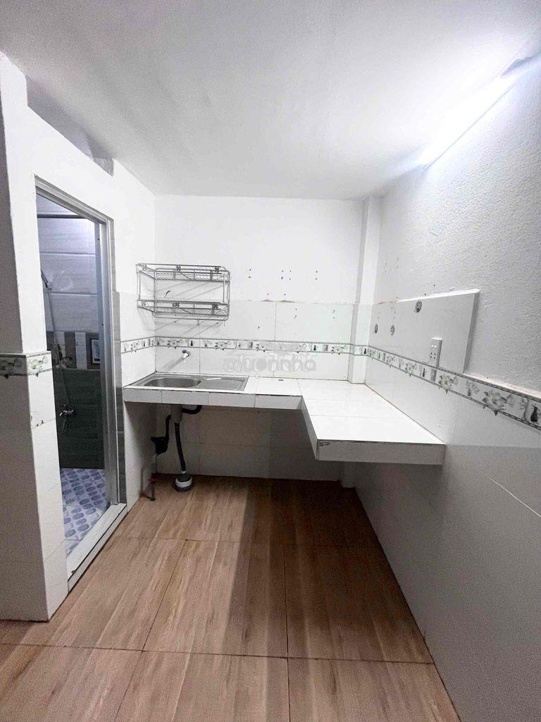 Phòng trọ bình dân có máy lạnh kệ bếp còn mới - 3