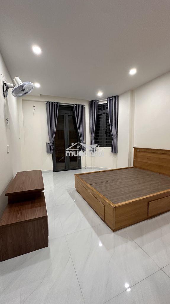 Chính chủ cho thuê phòng 40m2, ban công, tách bếp