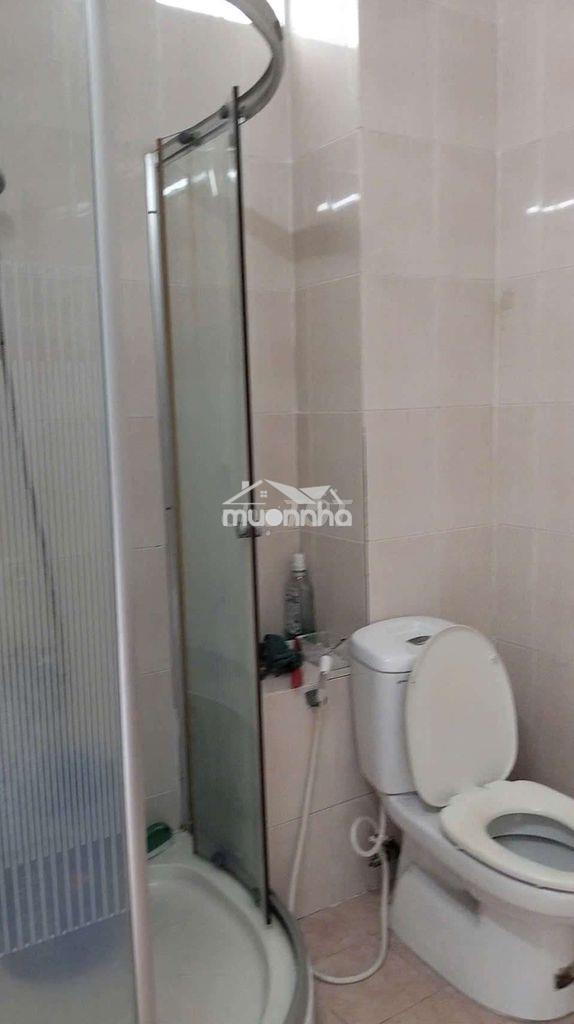 Đoàn văn bơ, p xóm chiếu, 30m2, có cửa sổ, máy lạnh wc riêng, p ở lầu1 - 3