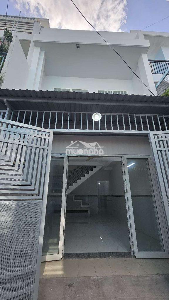 Nhà sát bên làng đại học phước kiển đường lê văn lương.