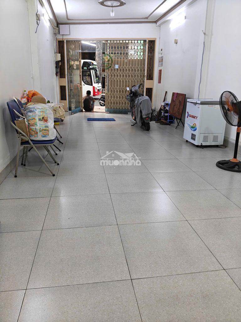 Mặt bằng 4-15m,trống suốt,khu sầm uất đường trần hưng đạo,p1 .q. 5