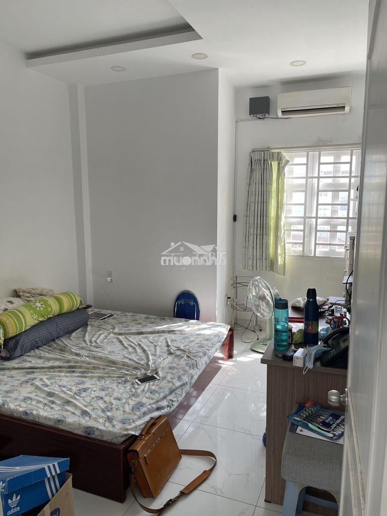 Nhà quận 4  gần chợ 200 - 3