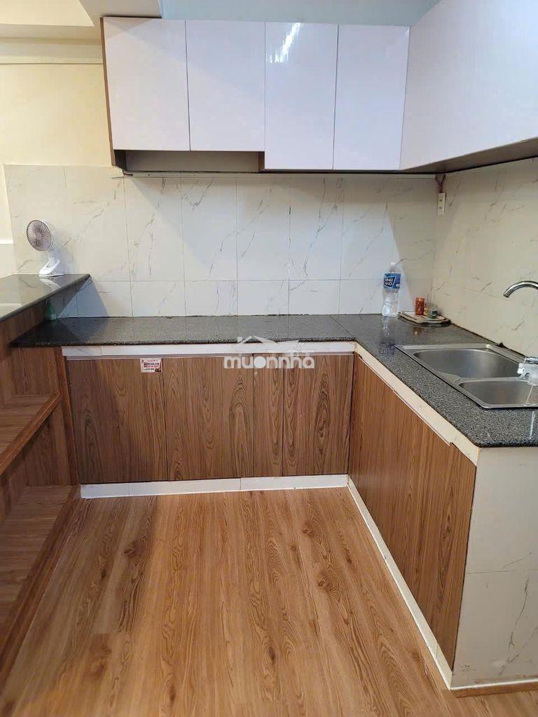 Miếu nổi 18 tầng - thang máy - giáp quận 1