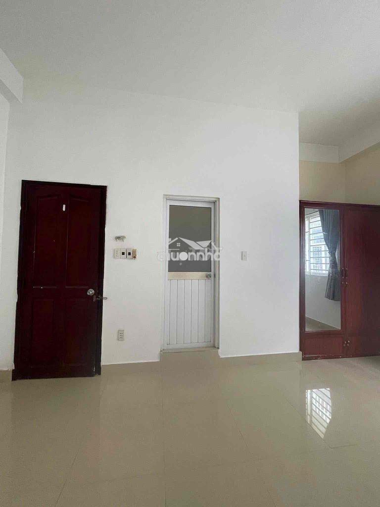 - Cho thuê nhà mới len keng ,3 lầu 400m ( q9) - mặt tiền khu tái định - 2