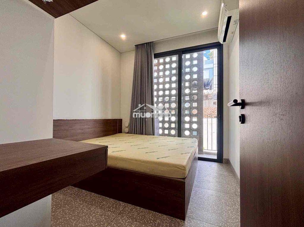 1 phòng ngủ, ban công ôm quanh nhà ở trung tâm quận 3 - 4