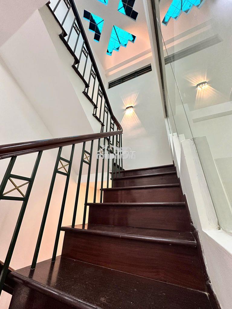 Nhà hxh 4x10m, trệt 2 lầu vuông vức, giá 8,x tỷ