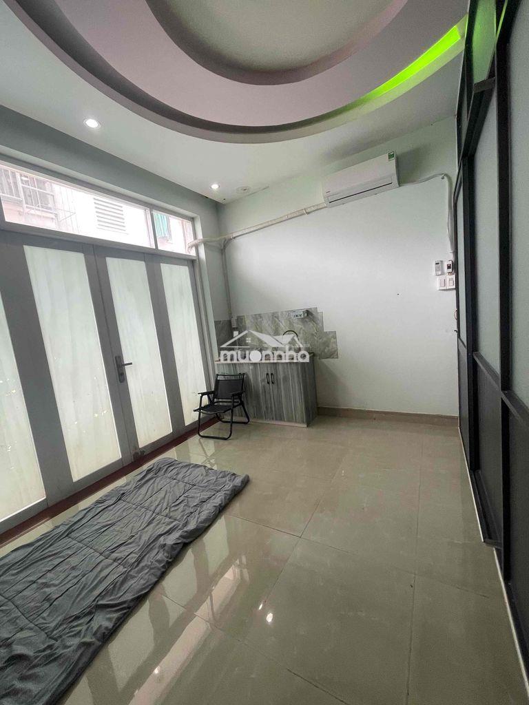 Phòng ban công đối diện eon tân phú  cách đh công thương 1km - 2