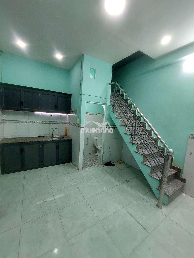Cho thuê nhà đường quốc lộ 50 dt.4m×5m } 1 lầu 2 phòng 1 toilet hẽm2m5