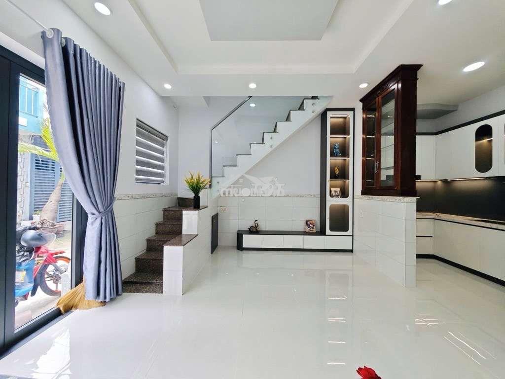 Bán nhà 44m2 - hẻm 6m - 2 tầng gần mercerdes quang trung - 4