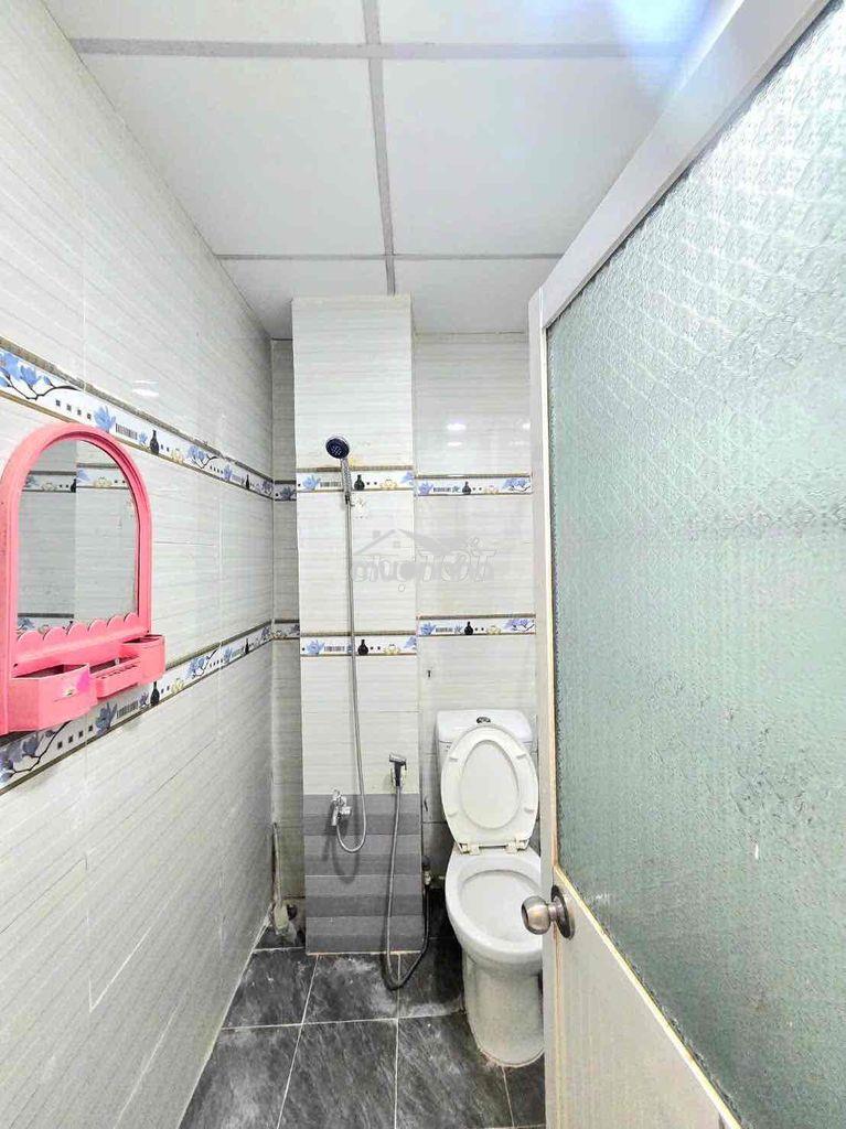 Nhà 1 lầu, trung tâm quận 7 kế quận tư, gần khu xuất tân thuận - 3