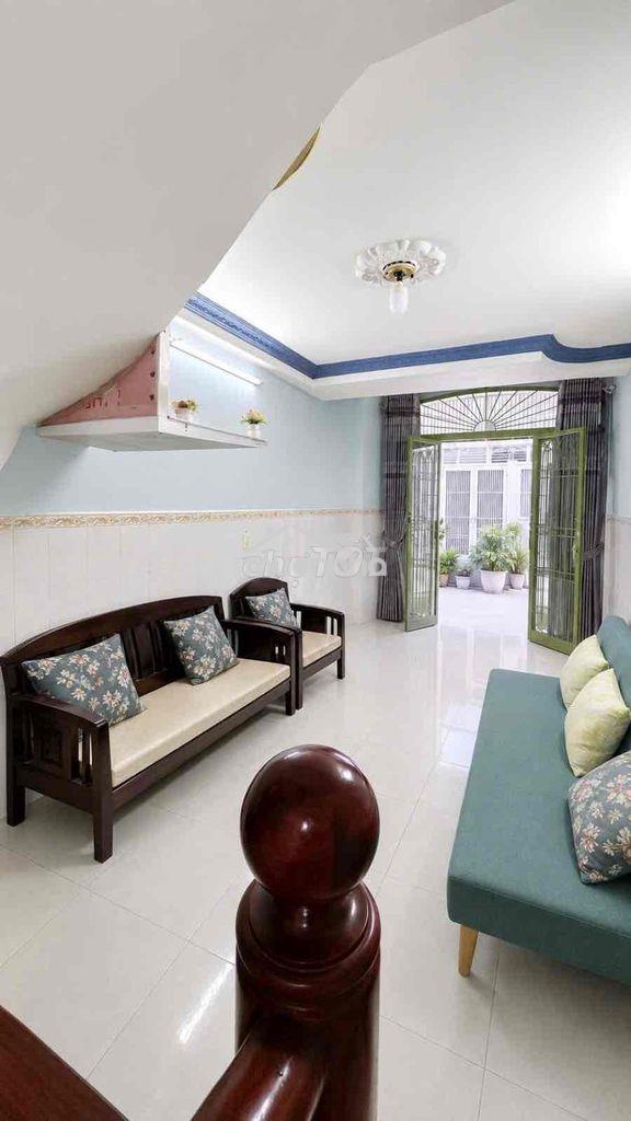 Quận 3 nhà 5 tầng hẻm 5m thông dt 3,2x1 2m giá 8,3 tỷ.