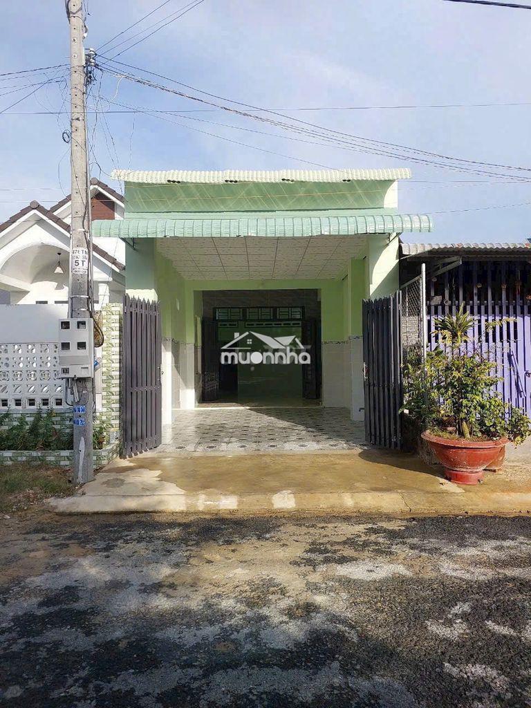 Bán căn nhà cấp 4 ở ngay xã . tân phú trung  136m2 shr giá chốt 800tr