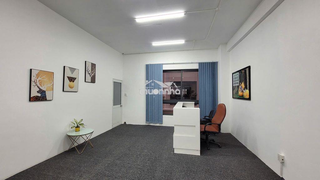 Văn phòng 80m2 sẵn nội thất, có hầm xe tại hầm xe ở vạn phúc. giá 12tr - 4