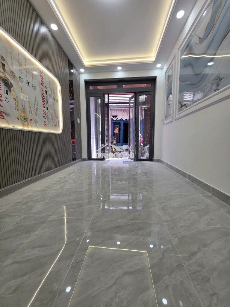 Nhà 1 lầu 2 phòng ngủ ban công rộng rãi p. thới an -q12 - shchung