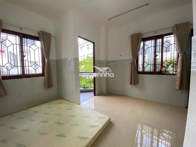 Cuối đường hoa sữa, đi bộ ra phan xích long 150m