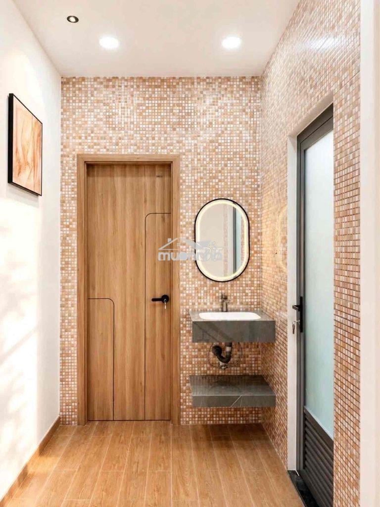 Phú nhuận - dt:40 m2-5 phút ra q.1 - hẻm thông - 2 tầng - 3pn (pn trệt - 3