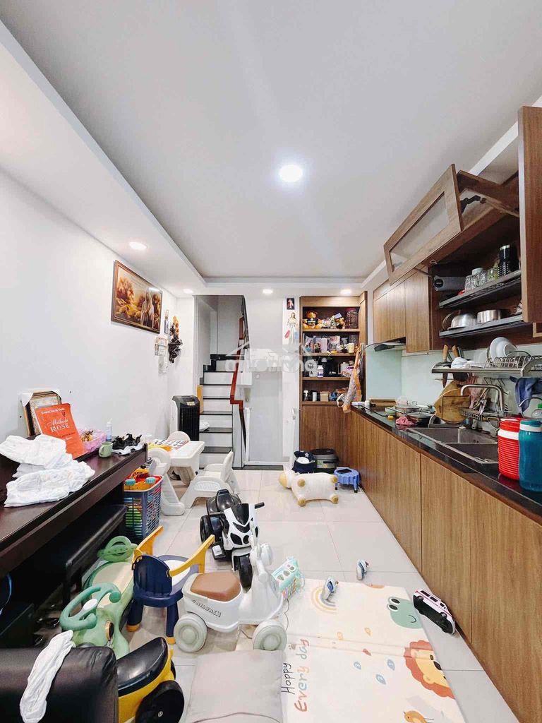 Nhà 5 tâng- khu 20 thước- hem 4m -q4 - 2