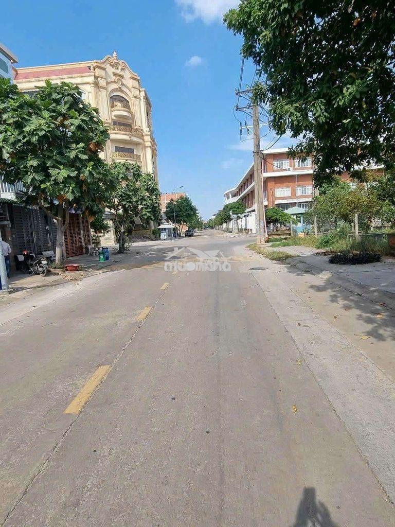 Nhà 3 tấm trung tâm hành chính dĩ an - 4