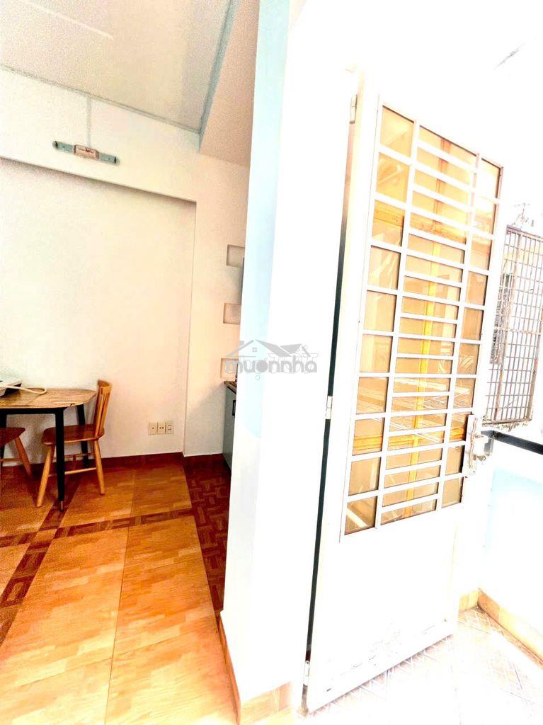 Cho thuê căn hộ bancol tách bếp gồm 1 phòng ngủ và 1 phòng khách  - 4