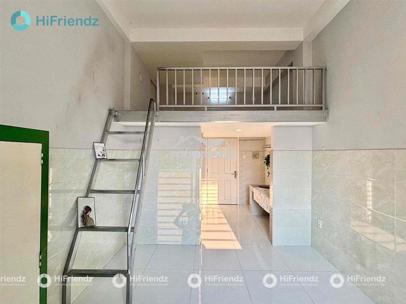 Phòng trọ có gác cửa sổ trời thoáng mát gần ngay đại học văn hiến