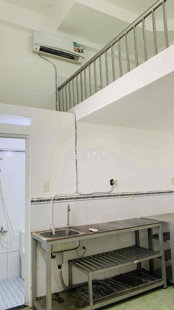 Phòng trọ gác cao 1m6 có máy lạnh cửa sổ thoáng gần đại học ufm quận 7 - 2